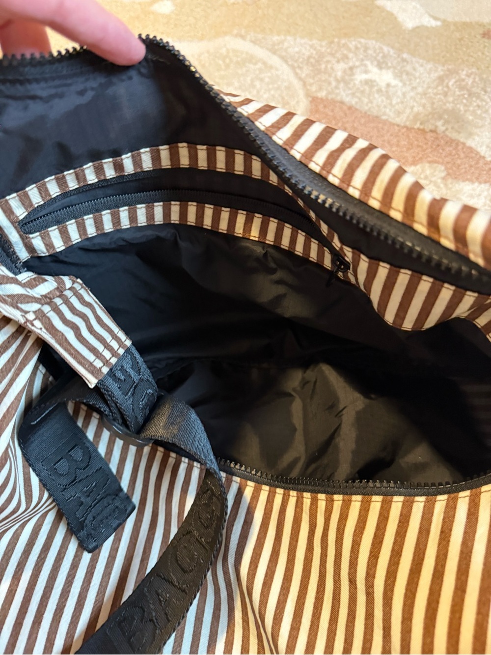 Baggu brown stripe large crescent - Picture 5 of 5